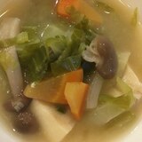 キャベツとにんじんとしめじと高野豆腐のスープ